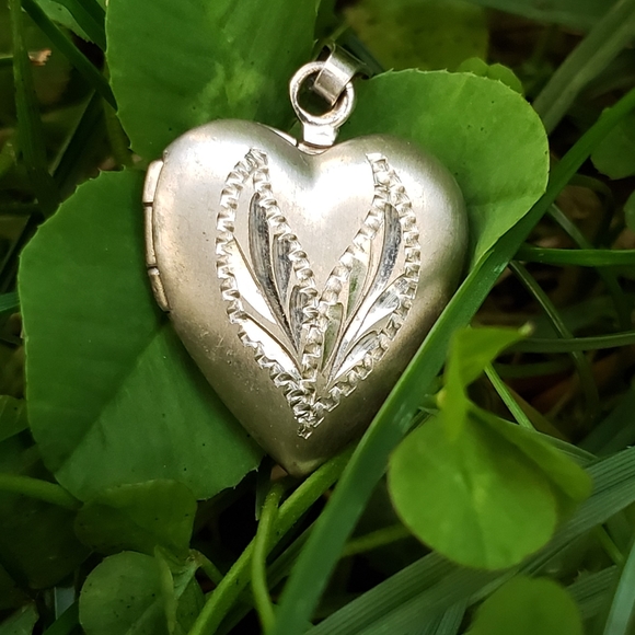 Vintage Jewelry - WWII Sterling V For Victory Sweetheart Locket